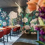 & Restaurant Michaelis 4*